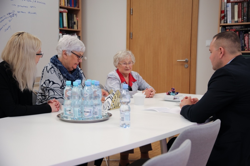  Dr Karol Nawrocki spotkał się z przedstawicielkami rodzin Obrońców Poczty Polskiej