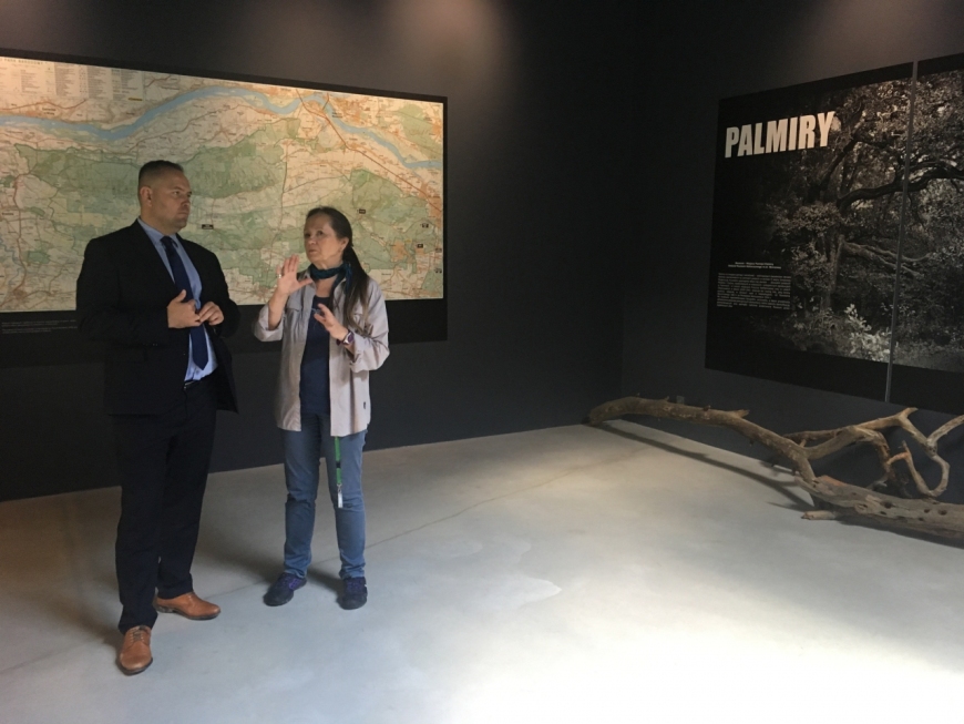 Dyrektor Muzeum oddał hołd ofiarom masowych egzekucji w Palmirach