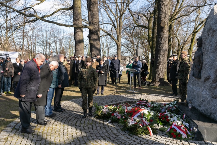 Uroczysty Apel Pamięci pod Pomnikiem Żołnierzy Wyklętych