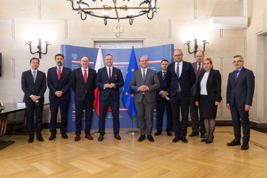 Wręczenie Odznaki Honorowej „Bene Merito” dr. Karolowi Nawrockiemu || fot. M. Bujak