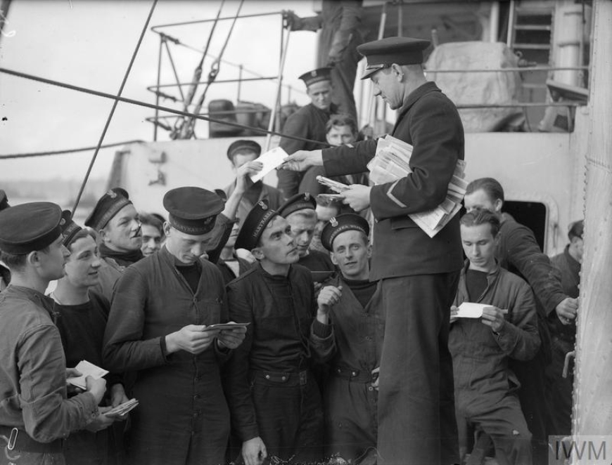 Boże Narodzenie na pokładzie niszczyciela Marynarki Wojennej RP ORP Krakowiak w Devonport. 25 grudnia 1942 r. (IWM)