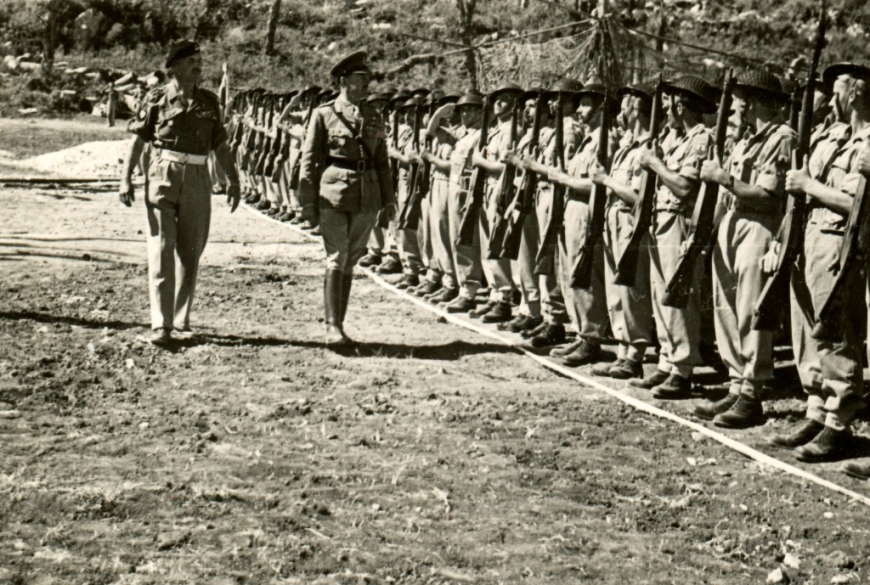 Zdjęcie wykonane po bitwie o Monte Cassino w 1944 r. Na fotografii widoczni gen. Władysław Anders i gen. Harold Alexander. Źródło: https://kresy-siberia.org/