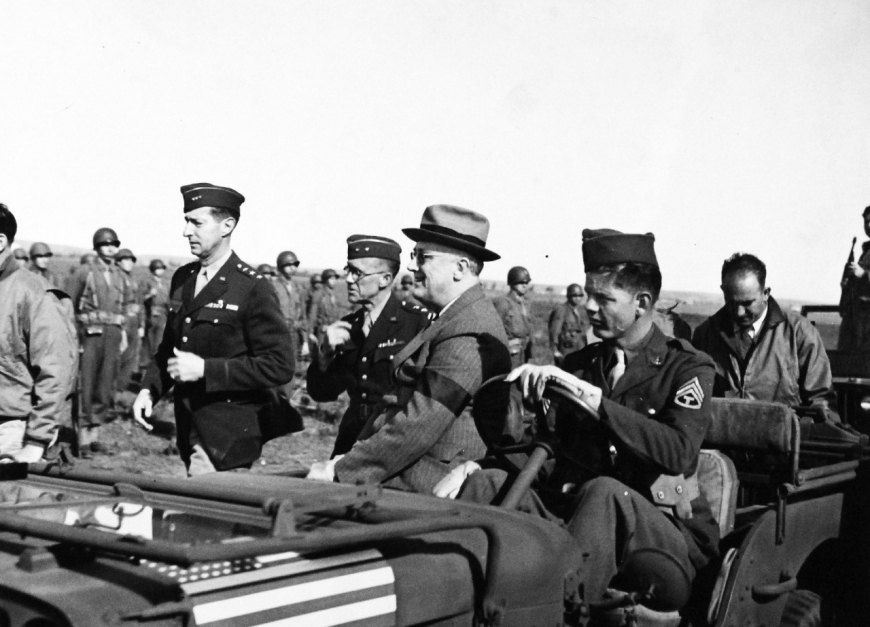 Prezydent USA F. D. Roosevelt wizytujący żołnierzy amerykańskich w Afryce Północnej