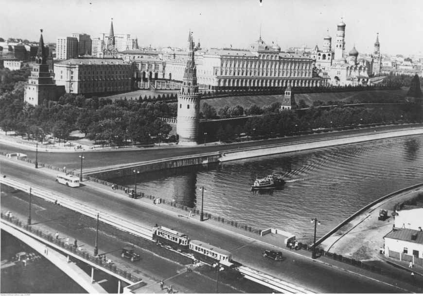 Widok na moskiewski Kreml. Lata 40. XX wieku. Źródło: domena publiczna