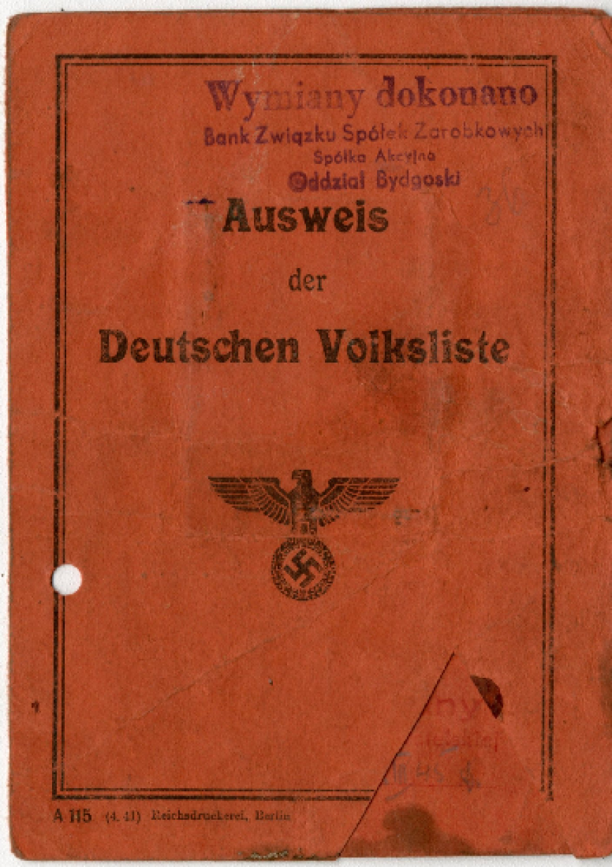Dokument (Ausweis) potwierdzający wpis osoby na Niemiecką Listę Narodowościową, Uścikowo, gmina Żnin, luty 1942 r. Zbiory MIIWŚ w Gdańsku
