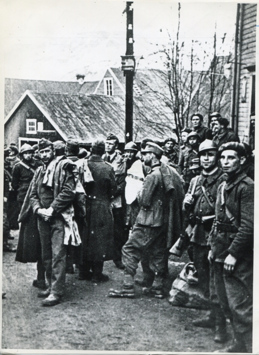 Jeńcy niemieccy wzięci do niewoli przez polskich podhalańczyków w trakcie bitwy o Narwik. Maj 1940 r. (MIIIWŚ)