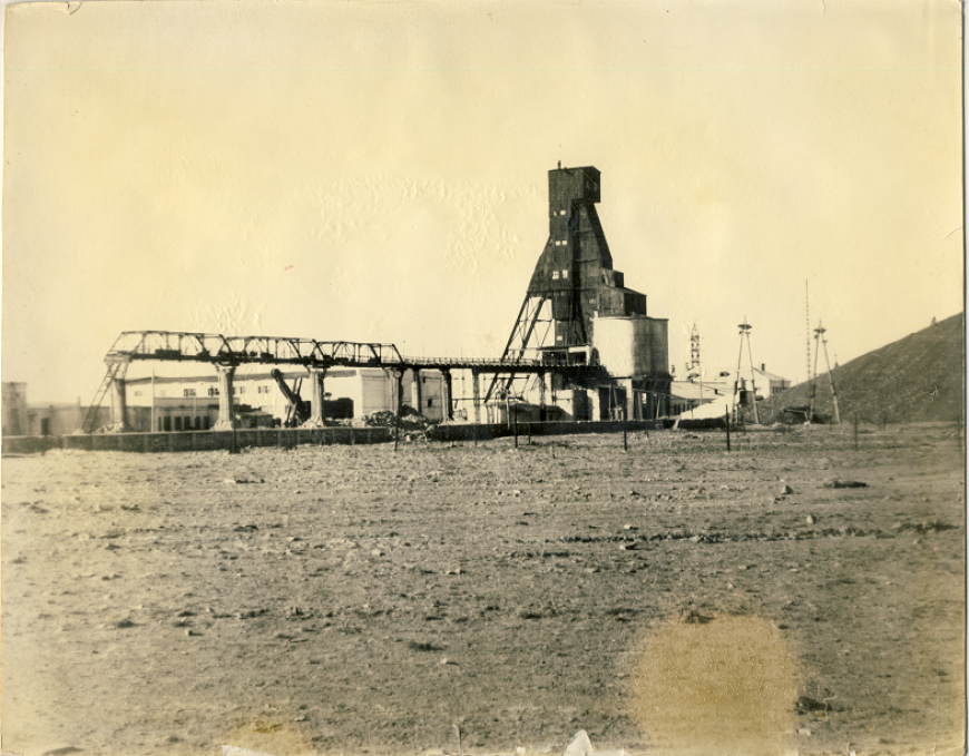 Widok kopalni miedzi w Dżezkazganie (Kazachska SRS), do którego byli deportowani polscy obywatele. Lata czterdzieste (Muzeum Okupacji Estonii w Tallinie)