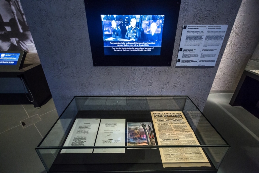 Fragment ekspozycji na Wystawie Głównej Muzeum II Wojny Światowej w Gdańsku poświęcony zakończeniu tego konfliktu zbrojnego (MIIWŚ)
