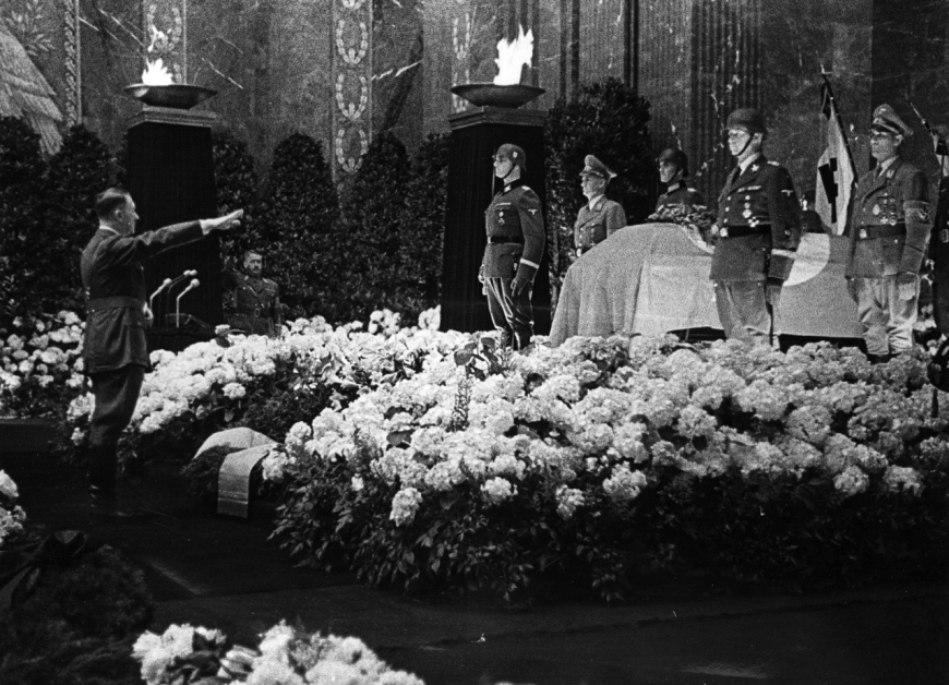 Uroczystości żałobne ku czci Reinharda Heydricha z udziałem Adolfa Hitlera. (NAC)