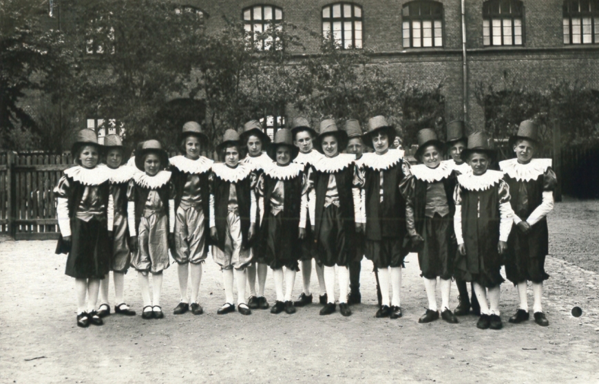 Zdjęcie pochodzi z albumu przekazanego przez Polaków z Wolnego Miasta Gdańska w prezencie marsz. Edwardowi Rydzowi Śmigłemu w 1938 r.  (Archiwum Akt Nowych)