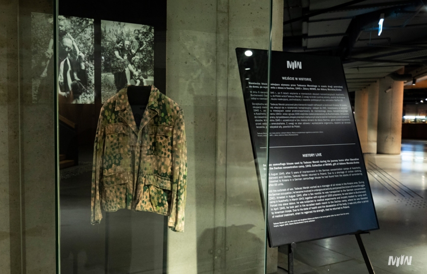 "Wejście w historię" - niemiecka bluza maskująca, używana przez Tadeusza Merskiego w czasie drogi powrotnej do domu po wyzwoleniu z obozu w Dachau