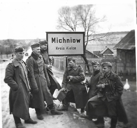 Niemcy w Michniowie (Mauzoleum Martyrologii Wsi Polskich w Michniowie - domena publiczna)