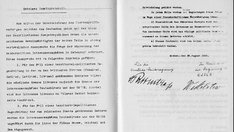 Tajny protokół do paktu o nieagresji między Niemcami a Związkiem Sowieckim. Ze strony III Rzeszy dokument podpisał minister spraw zagranicznych, Joachim von Ribbentrop; w imieniu ZSRS podpis złożył Wiaczesław Mołotow, szef sowieckiej dyplomacji. 23 sierpnia 1939 r. (domena publiczna)