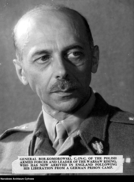 gen. Tadeusz „Bór” Komorowski po przybyciu do Wielkiej Brytanii, 1945 (NAC)