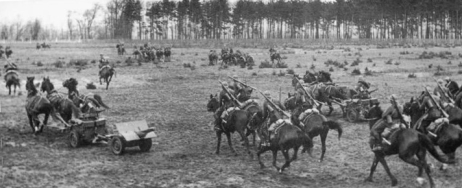 Fot. 1. Wielkopolska Brygada Kawalerii w bitwie nad Bzurą, 1939 r.(domena publiczna) 