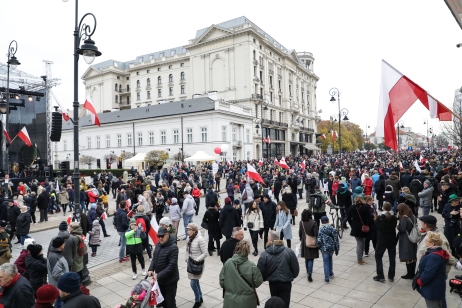 Fot. 2. Odchody Narodowego Święto Niepodległości na Krakowskim Przedmieściu w Warszawie. 11 listopada 2019 r. (Ministerstwo Kultury, Dziedzictwa Narodowego i Sportu)