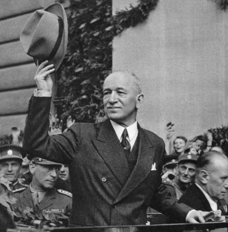 Fot. 2. Edvard Beneš po powrocie do Pragi w maju 1945 r. (domena publiczna)
