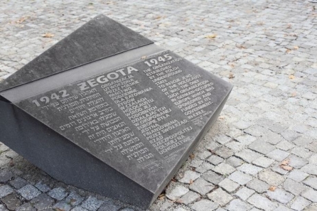 Fot. 1. Pomnik Rady Pomocy Żydom „Żegota” w Warszawie (domena publiczna)
