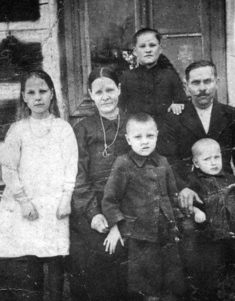 Fot. 1. Rodzina Kowalskich ze Starego Ciepielowa, zamordowana 6 grudnia 1942 r. za udzielanie pomocy Żydom (IPN)