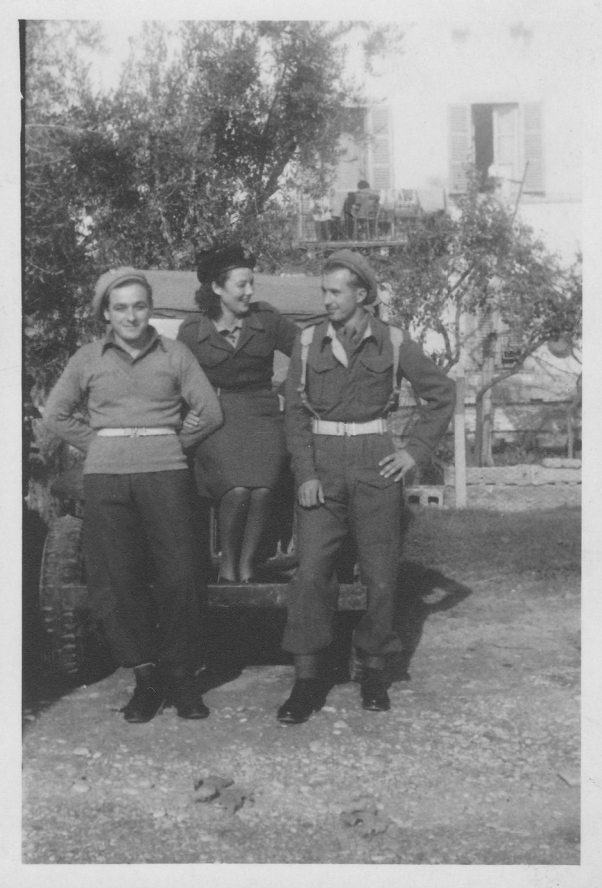Bernard Skarbek (z prawej) w okresie służby w Armii Andersa. Zbiory prywatne, kopia – MIIWŚ.