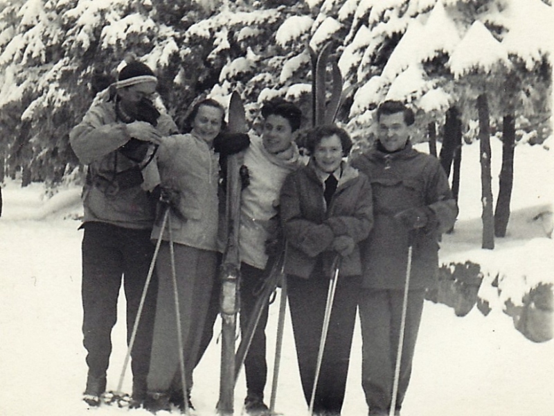 Olga Krzyżanowska na biegówkach w towarzystwie