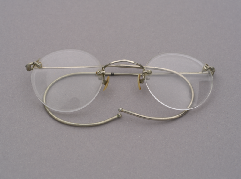 Okulary należące do gen. Aleksandra Krzyżanowskiego ps. "Wilk" (Zbiory MIIWŚ/ depozyt Olgi Krzyżanowskiej)