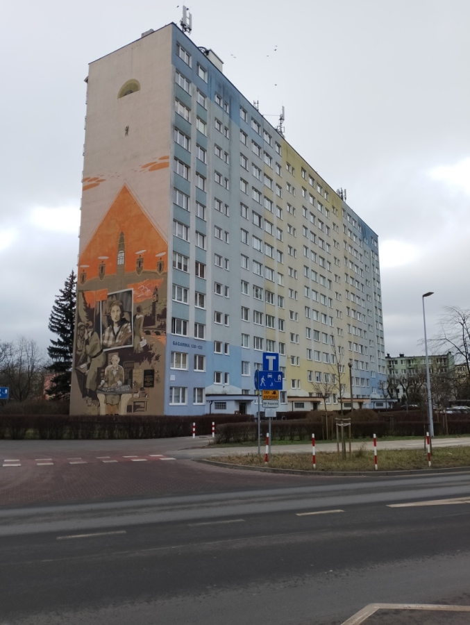 Elżbieta Zawacka, mural przy ulicy Jurija Gagarina w Toruniu, 2025 (Autor: Piotr Mucha, fot. Zbiory Fundacji Generał Elżbiety Zawackiej)