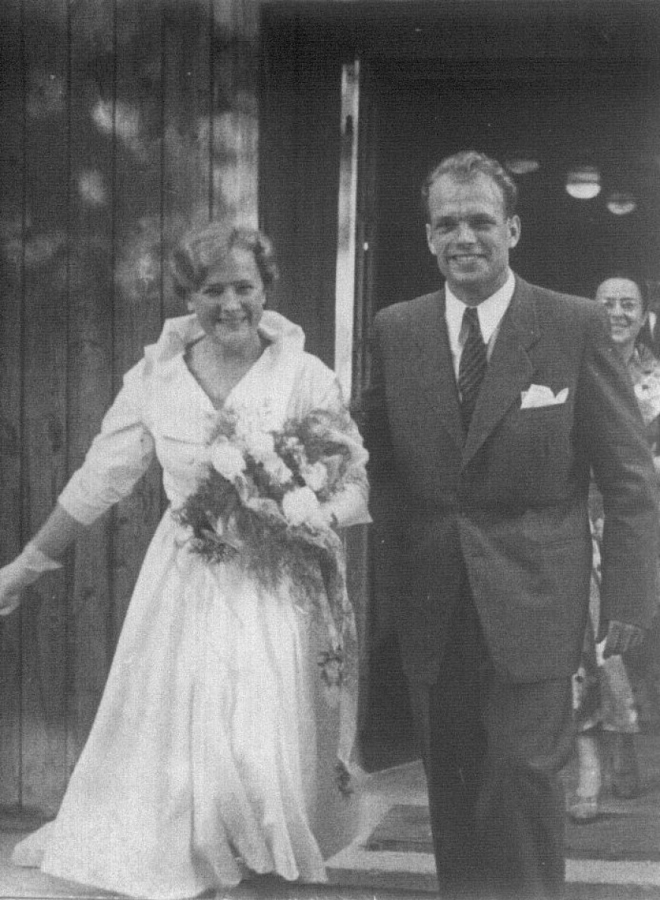 Państwo Krzyżanowscy. Ślub w Kaplicy Matki Boskiej Częstochowskiej we Wrzeszczu, Gdańsk 1955 (fot. archiwum prywatne)