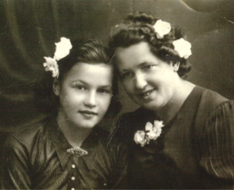 Janina Wasiłojć z mamą, Święciany wrzesień 1939 (archiwum prywatne)