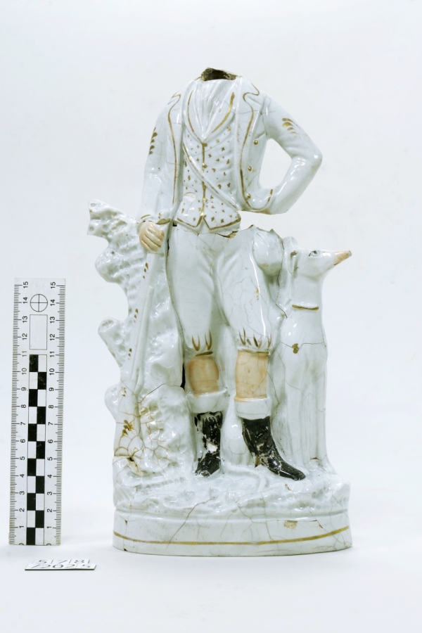 figurka-mys-liwego-z-pol -xix-w -znaleziona-w-warstwie-rozbio-rkowej-budynku-kurortowego 