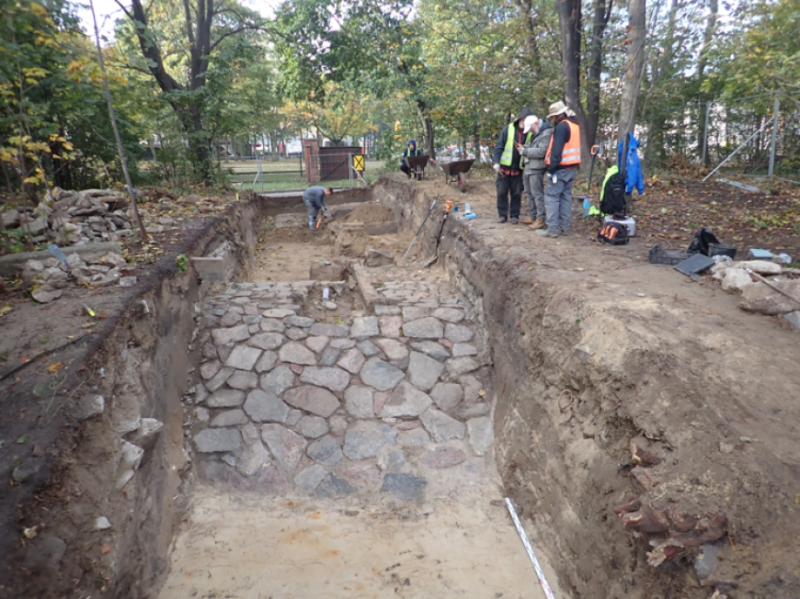 relikty-muru-granicznego-wst-oraz-kamiennego-wzmocnienia-brzegu