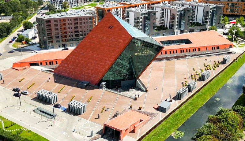 The museum will be closed on 3 February (Tuesday).