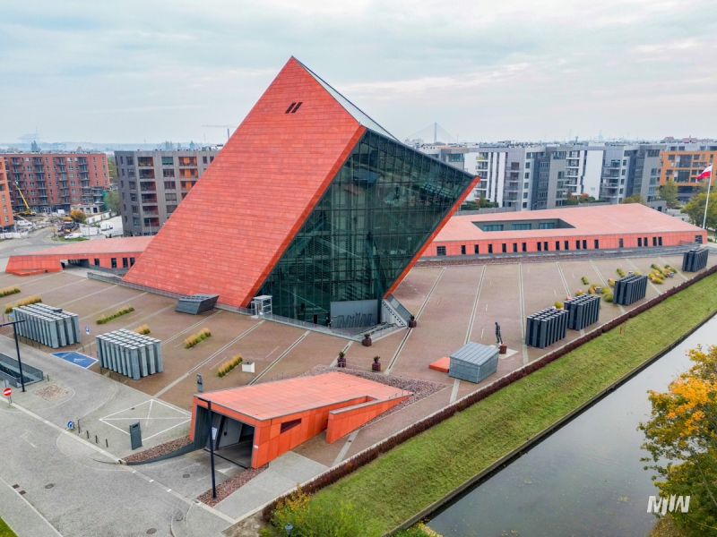 Budynek MIIWŚ z drona 3