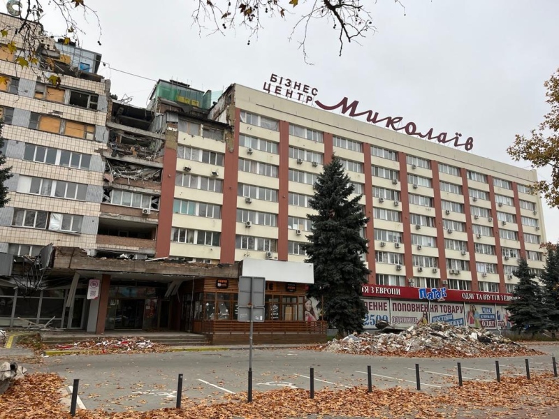 Ruiny budynków w mieście Mikołajów, obwód mikołajowski. Fot. Jurij Sawczuk / 2022