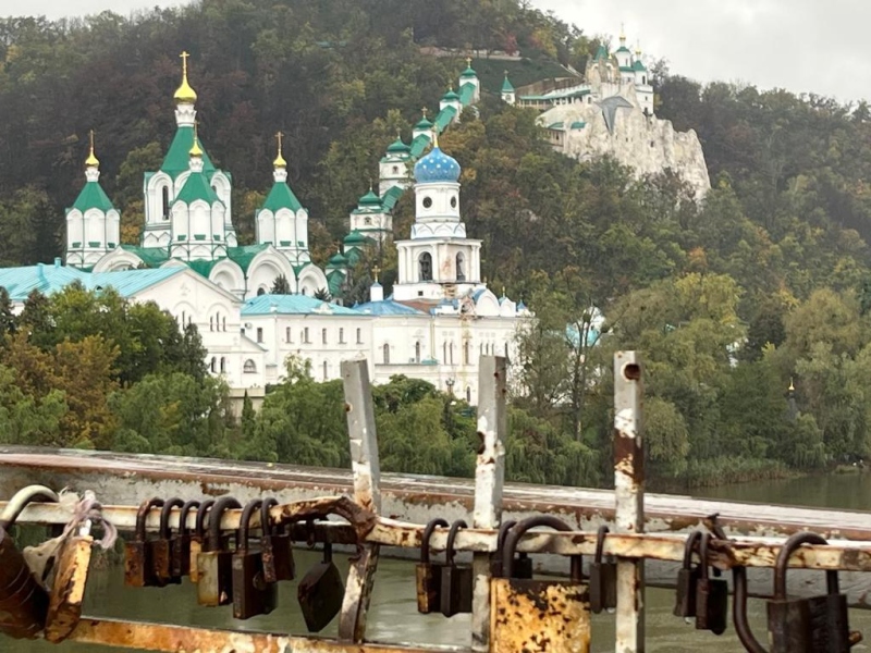 Widok na Ławrę Świętogórską, obwód doniecki. Fot. Jurij Sawczuk / 2022