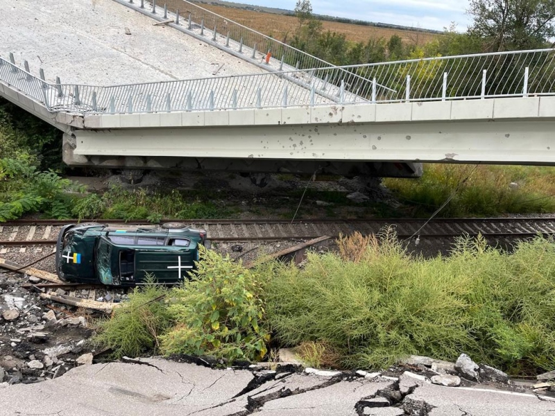 Droga do wsi Korobochkina, obwód charkowski. Fot. Jurij Sawczuk / 2022