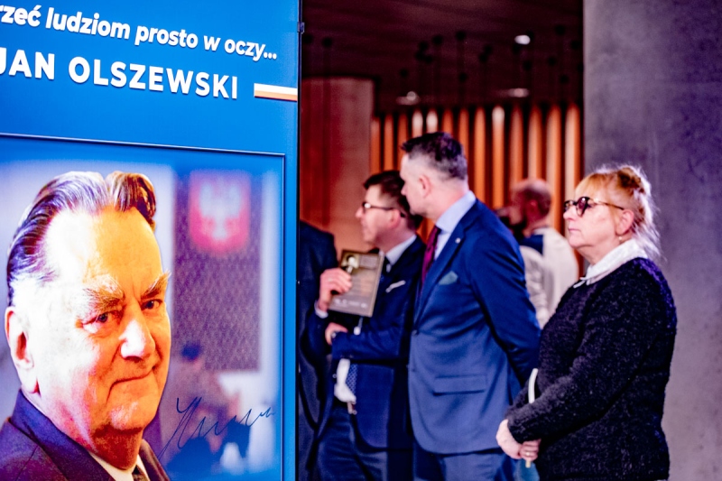 W MIIWŚ otwarto wystawę poświęconą Premierowi Janowi Olszewskiemu