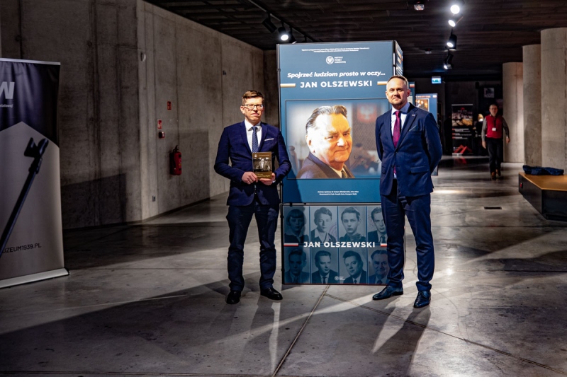 W MIIWŚ otwarto wystawę poświęconą Premierowi Janowi Olszewskiemu