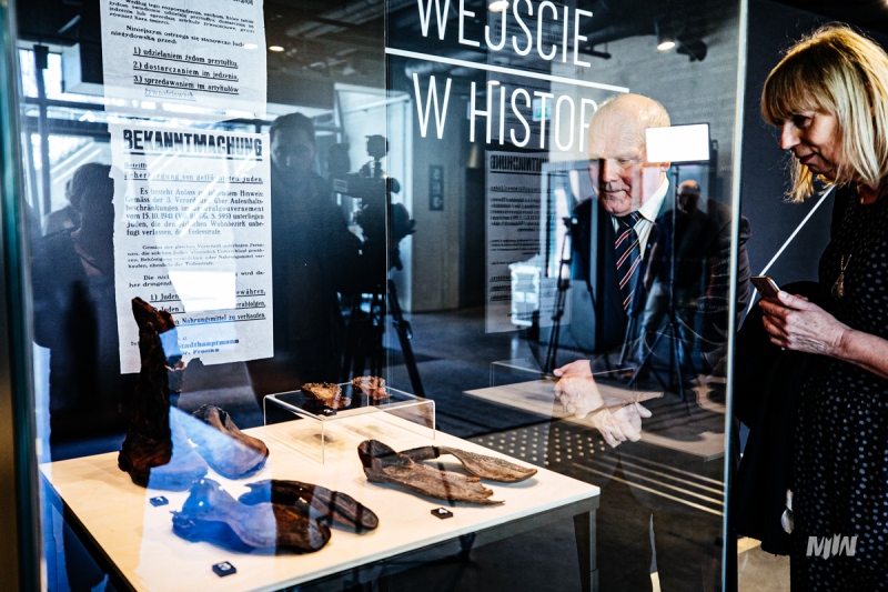 „WEJŚCIE W HISTORIĘ” - prezentacja eksponatów należących do polskiej rodziny Książków