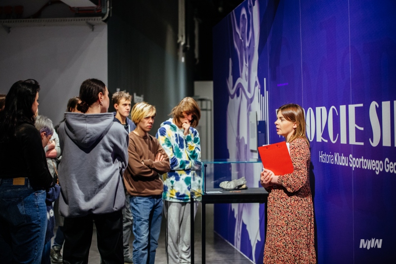 Spacery muzealne, kuratorskie i edukacyjne wokół wystawy