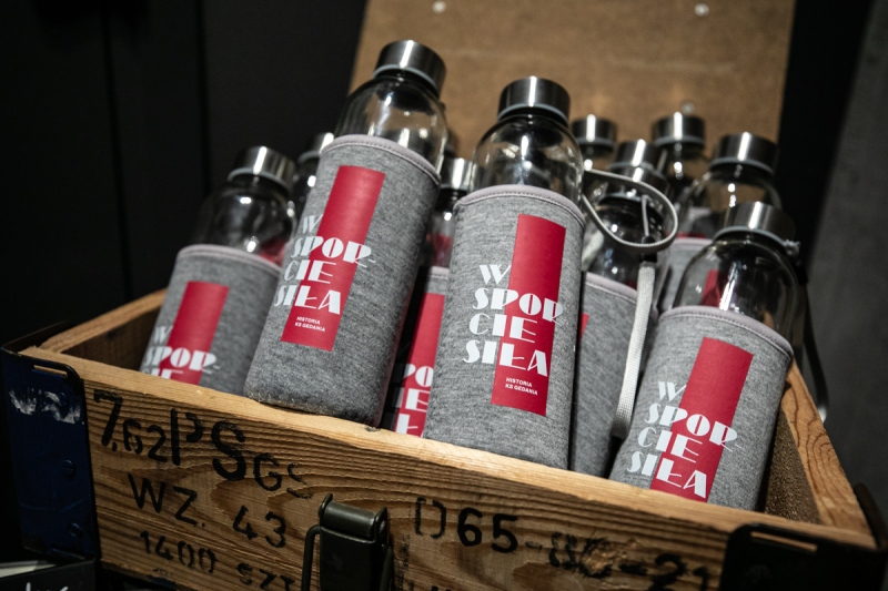 Kolekcja produktów i publikacja związana z wystawą