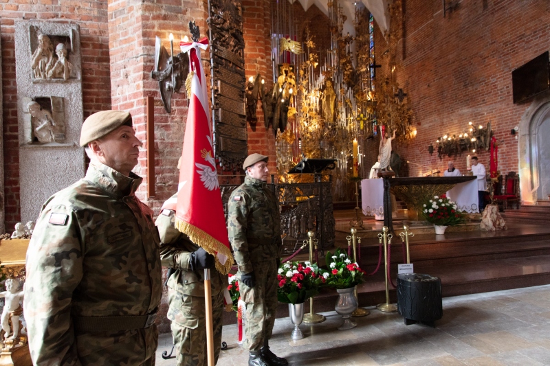 Dęby pamięci ofiar zbrodni katyńskiej posadzono przy Muzeum II Wojny Światowej w Gdańsku