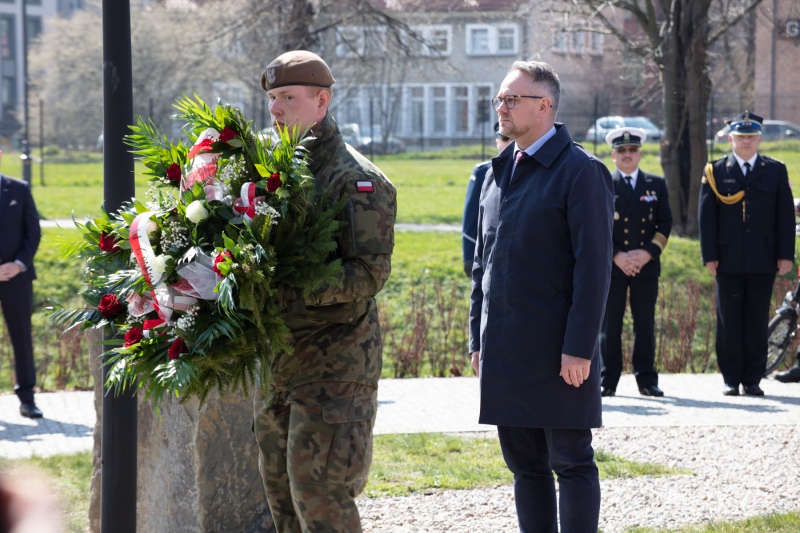 Dęby pamięci ofiar zbrodni katyńskiej posadzono przy Muzeum II Wojny Światowej w Gdańsku