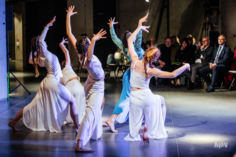 Polska Filharmonia Sinfonia Baltica im. Wojciecha Kilara w Słupsku pod batutą Mariusza Mroza – dyrygenta Akademickiego Chóru Politechniki Gdańskiej, wraz z zespołem baletowym