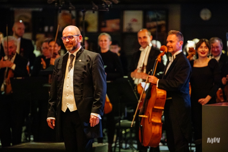 Polska Filharmonia Sinfonia Baltica im. Wojciecha Kilara w Słupsku pod batutą Mariusza Mroza – dyrygenta Akademickiego Chóru Politechniki Gdańskiej, wraz z zespołem baletowym