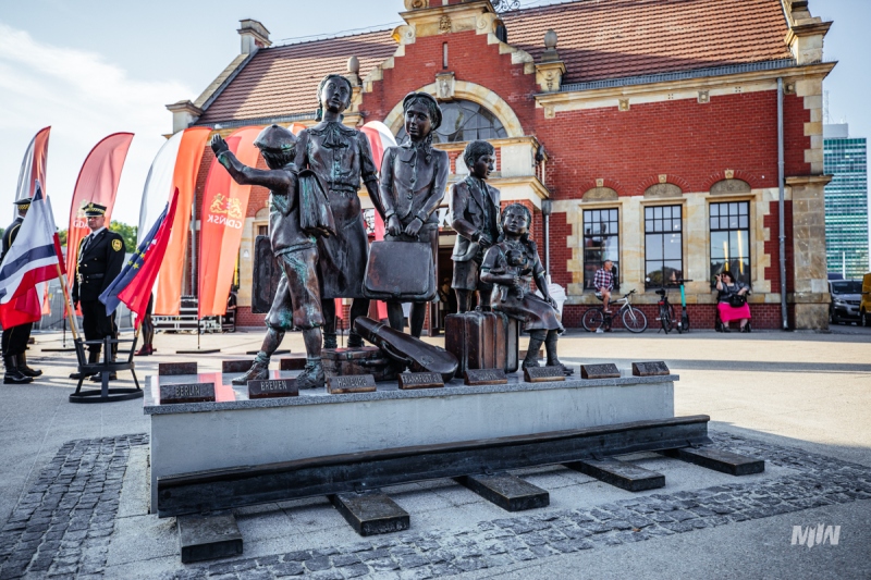  Uroczystość ponownego odsłonięcia pomnika Kindertransportów