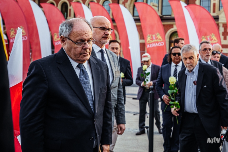  Uroczystość ponownego odsłonięcia pomnika Kindertransportów