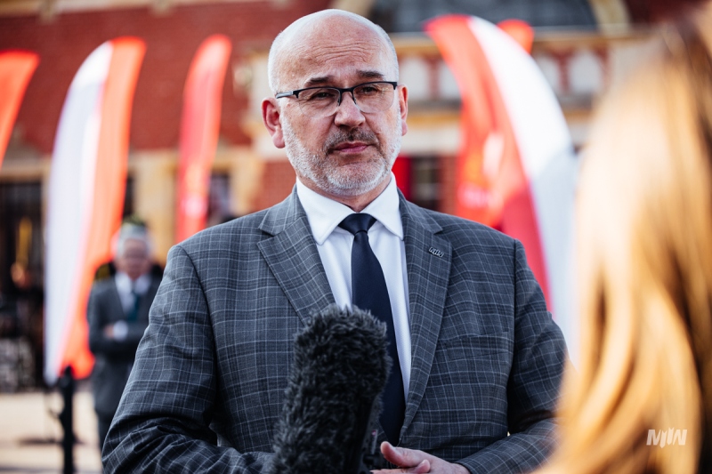  Uroczystość ponownego odsłonięcia pomnika Kindertransportów