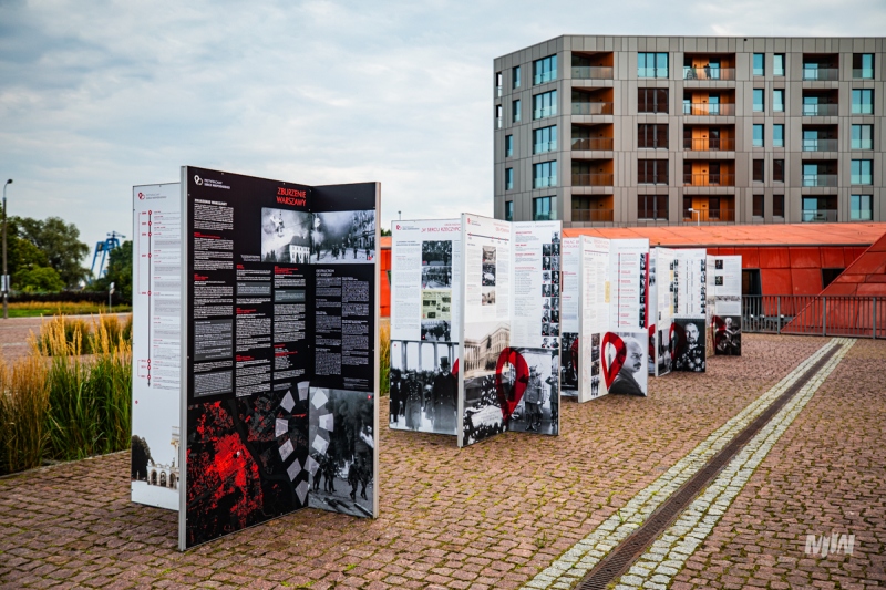 Wystawa plenerowa „Przywracamy Serce Niepodległej”