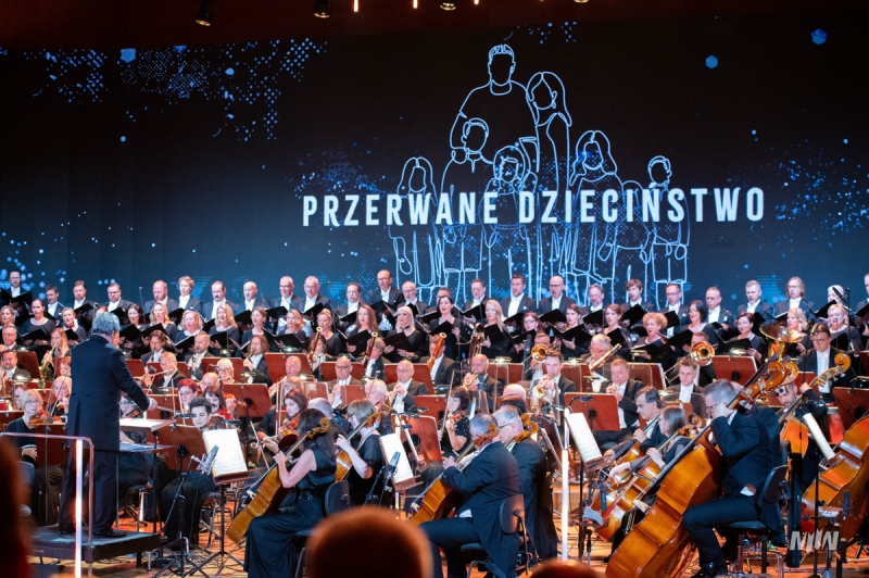 Misterium „Przerwane dzieciństwo”